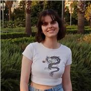 Estudiante de Arquitectura da clase de Dibujo Técnico a todos los niveles